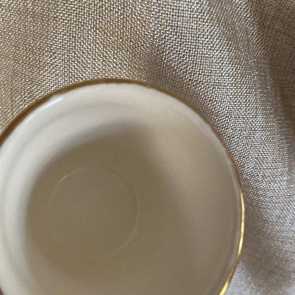 Vintage Manhattan Ware Vintage 22 KT Gold-Trimmed Porcelain Cup and Saucer Set - Picture 7 of 7